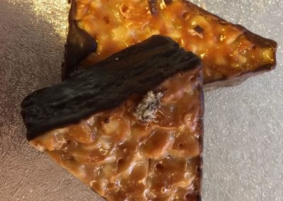 Toscarna (almond & toffee slice)